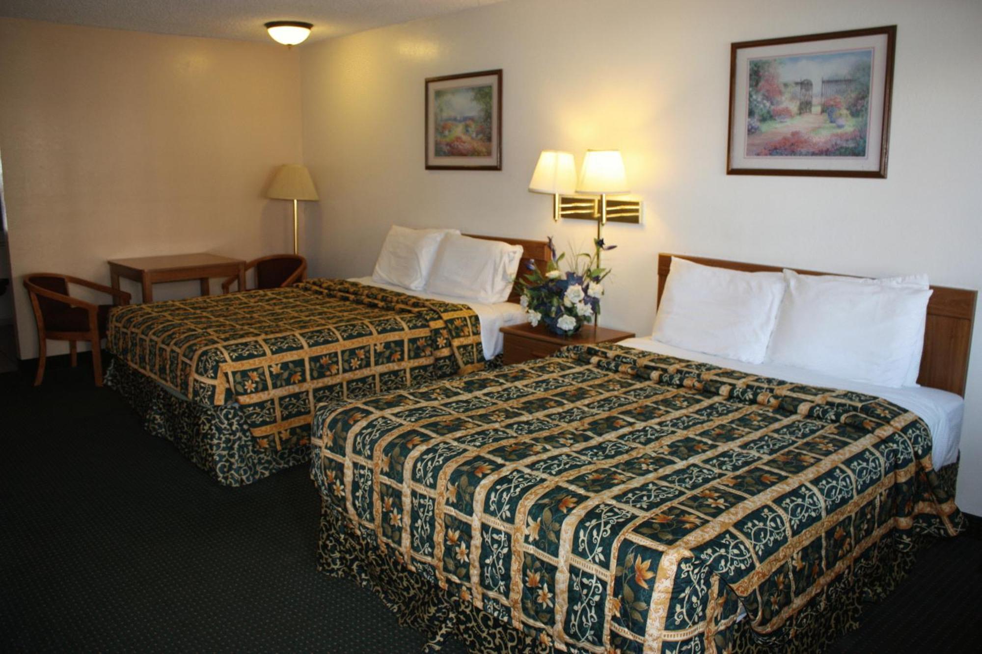 Super 8 By Wyndham Visalia Hotel Екстериор снимка